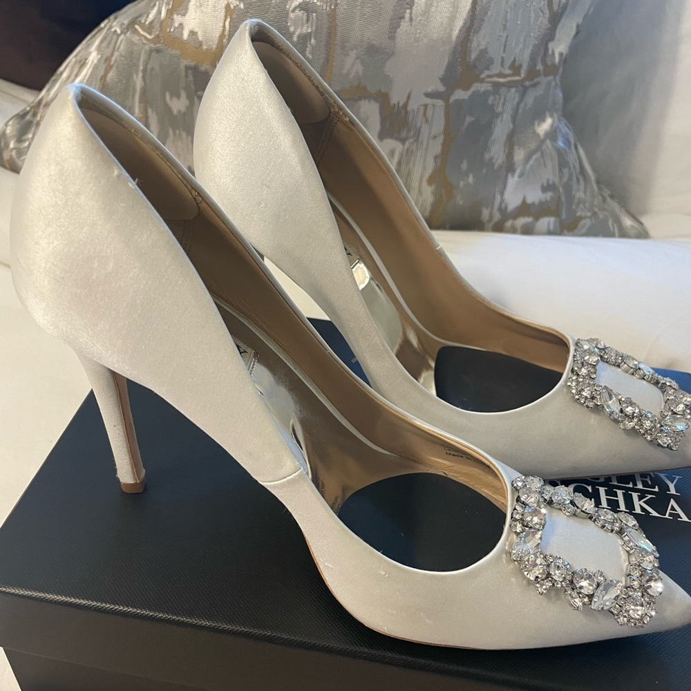 Badgley Mischka Cher White Satin heels